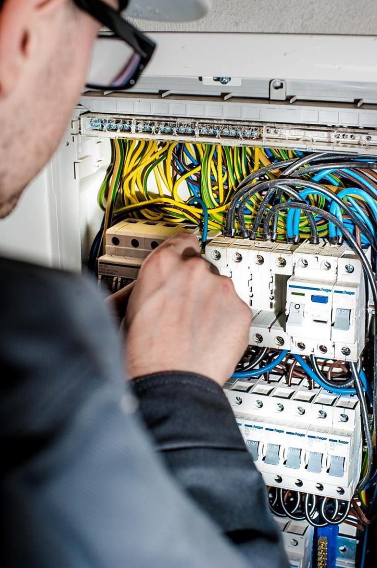 Jak zoptymalizować zużycie energii w firmie?